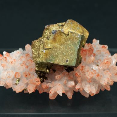 Chalcopyrite coating Tennantite-Tetrahedrite on Quartz with iron oxides inclusions