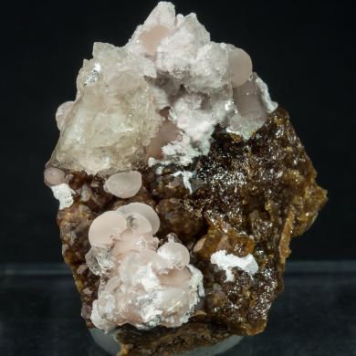 Imayoshiite with Bultfonteinite, Tobermorite (Group) and Andradite