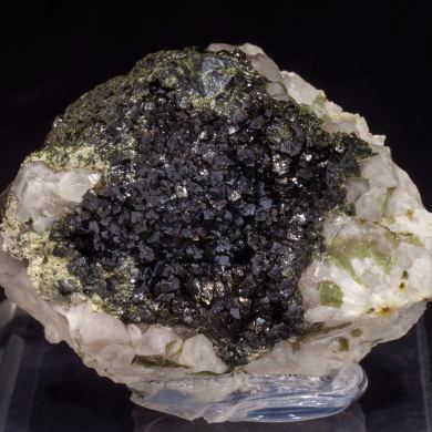 Descloizite with Quartz