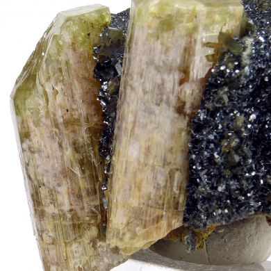 Apatite, hematite, quartz and actinolite pseudo. after pyroxene