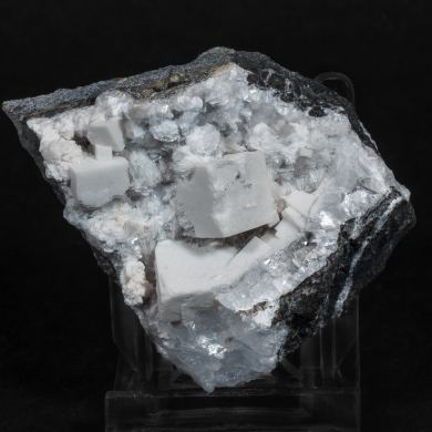 Fluorapophyllite-(K) on Gyrolite