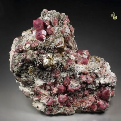 GARNET var. GROSSULAR, VESUVIANITE