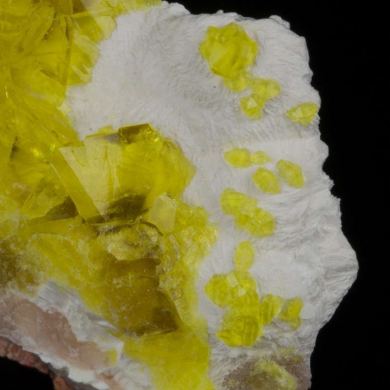 Jouravskite on Xonotlite