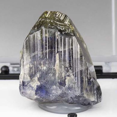 Zoisite-var.-Tanzanite