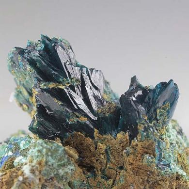 Veszelyite with Theisite