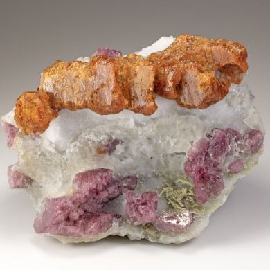 Clinohumite with Spinel