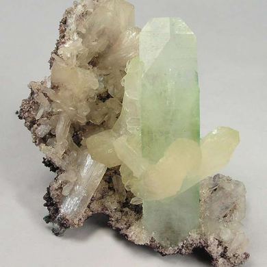 Fluorapophyllite and Stilbite