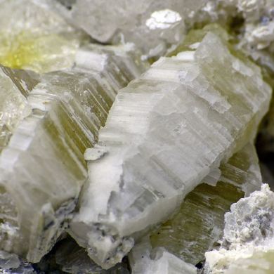 Weloganite, calcite