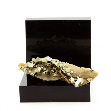 Siderite, Quartz, Pyrite.