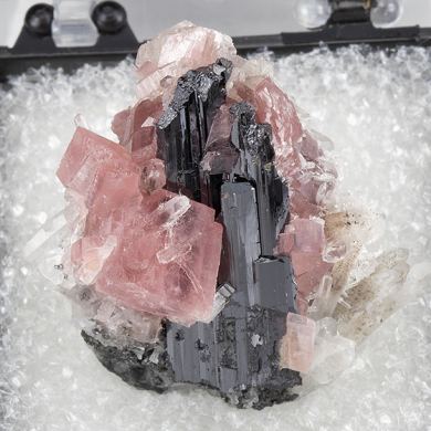 Hubnerite with Rhodochrosite, Quartz