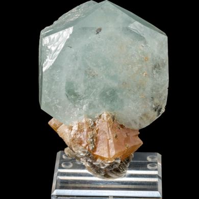 Aquamarine on Scheelite