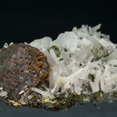 Genthelvite with Quartz, Calcite and Chlorite