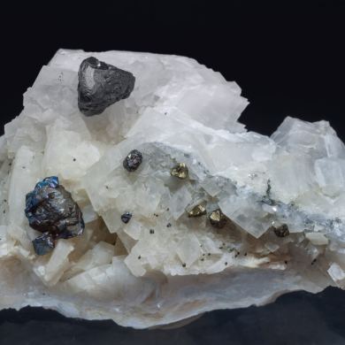 Chalcopyrite with Dolomite and Calcite