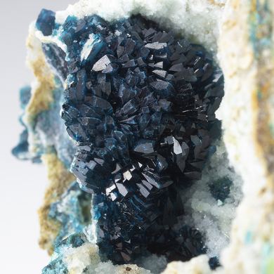 Veszelyite with Theisite, Hemimorphite