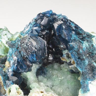 Veszelyite with Theisite, Hemimorphite