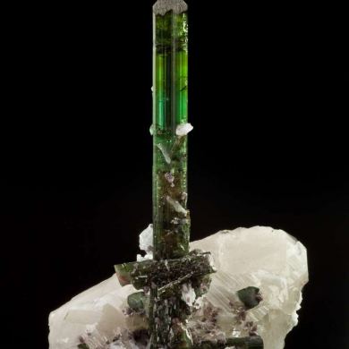 Tourmaline on Quartz With Cleavelandite