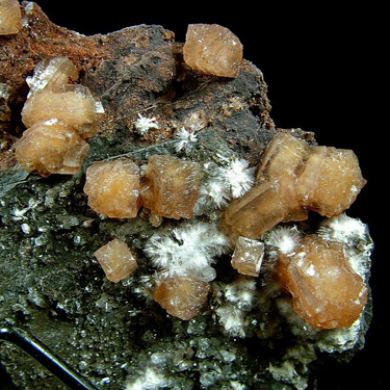 Olmiite with Bultfonteinite