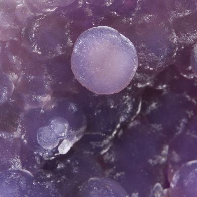 Quartz / (variety - Chalcedony) / (variety - Agate) / (Grape Chalcedony / Grape Agate)