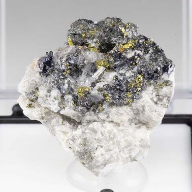 Svanbergite with Tetrahedrite