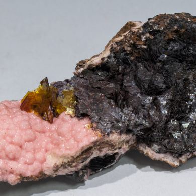 Shigaite with Rhodochrosite and Siderite