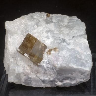 Phlogopite on Calcite