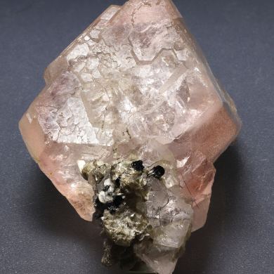 Fluorite (octahedral), Moscovite, Schorl