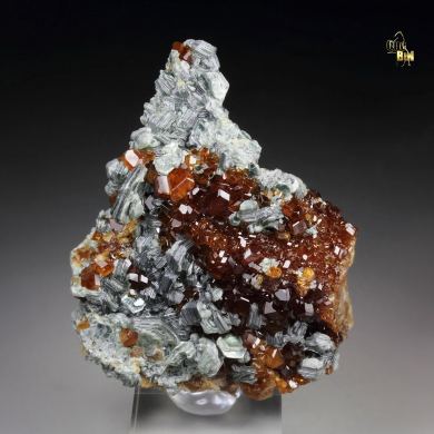 gem GARNET var. HESSONITE, CLINOCHLORE